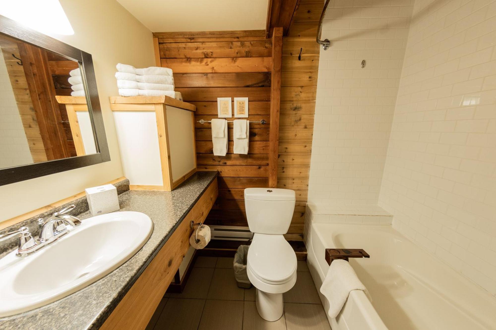 Ocean Village Resort Tofino Buitenkant foto