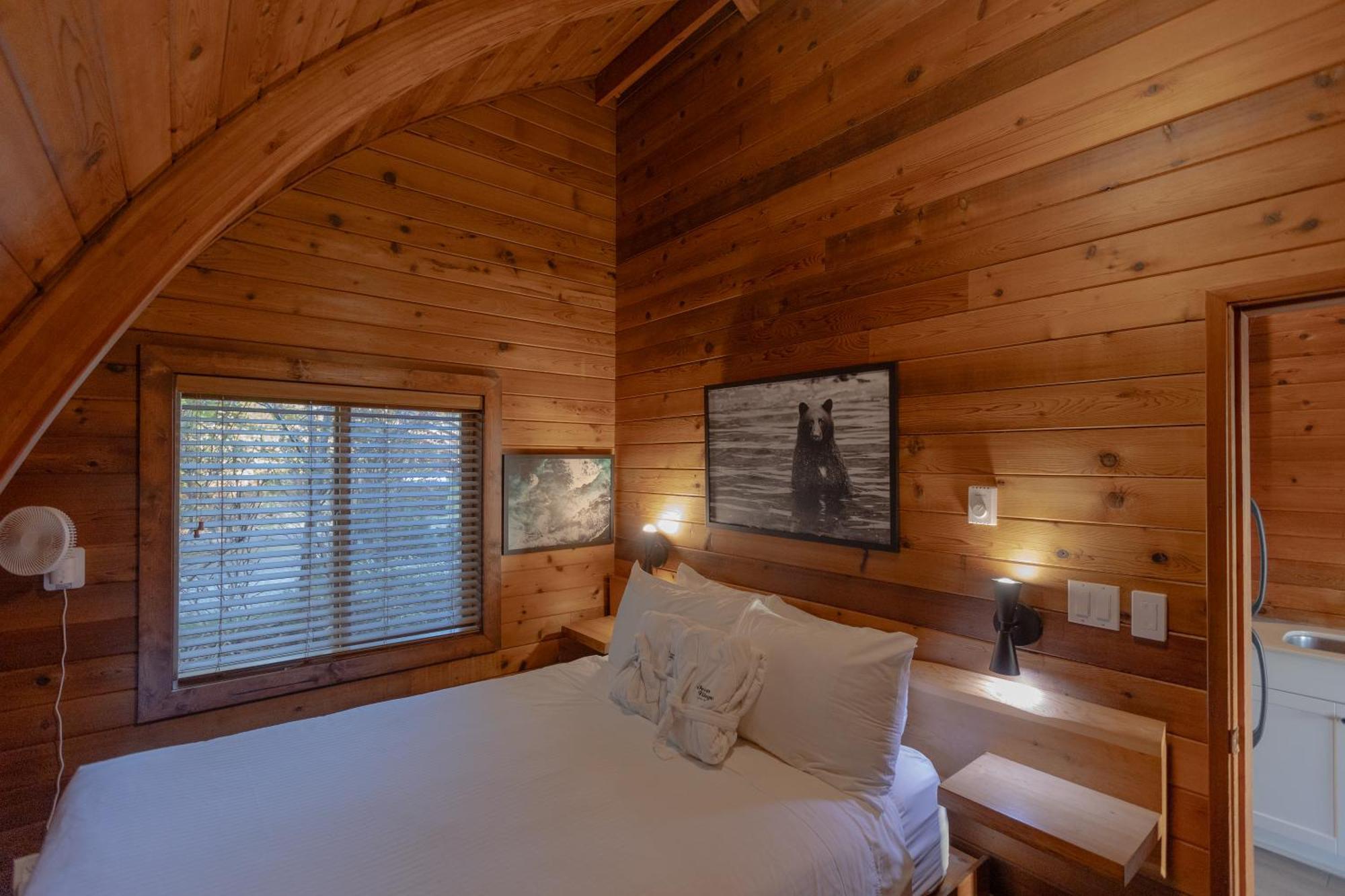 Ocean Village Resort Tofino Buitenkant foto