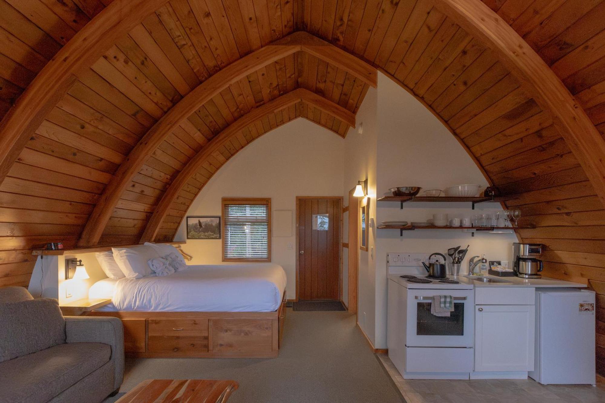 Ocean Village Resort Tofino Buitenkant foto